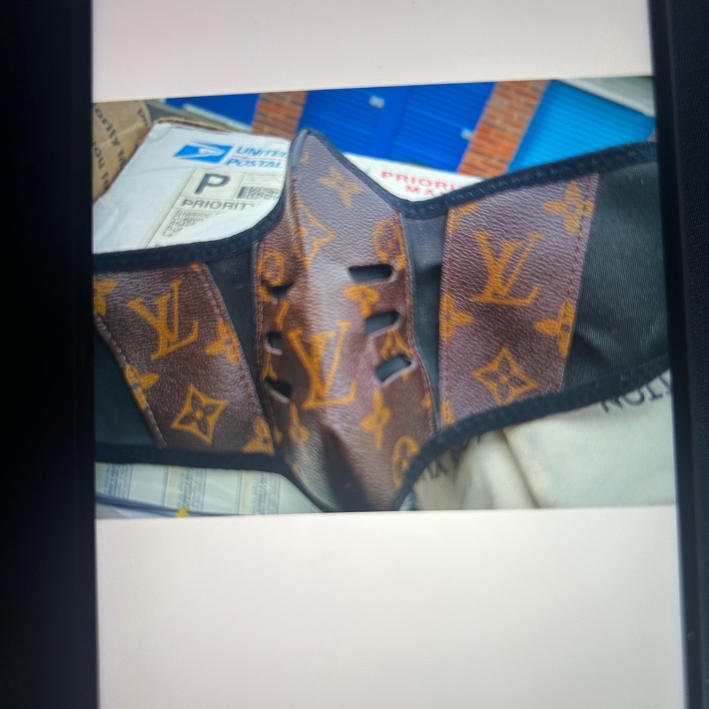 Louis Vuitton Cream Drawstring Pouch/LV Masks
